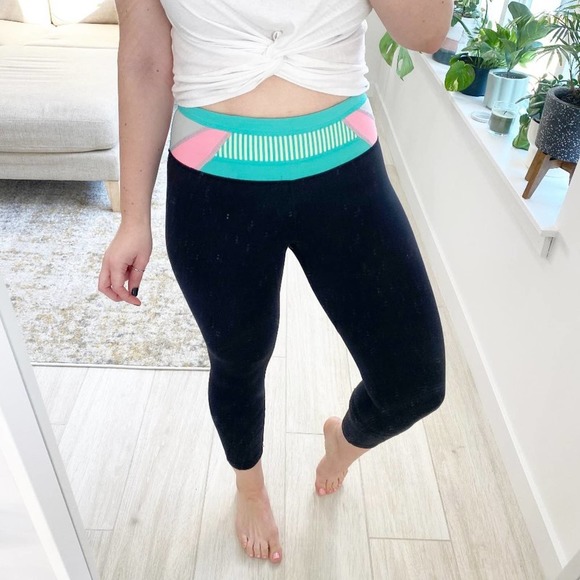 lululemon athletica Pants - Lululemon Black & Blue Inspire Crop Leggings Sz 6